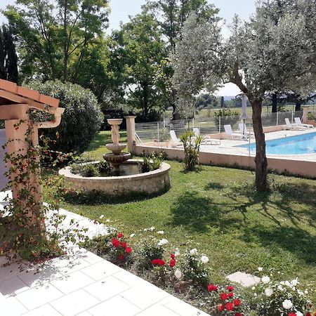 B&B Et Gite D'Ayran Saint-Quentin-la-Poterie Exteriér fotografie