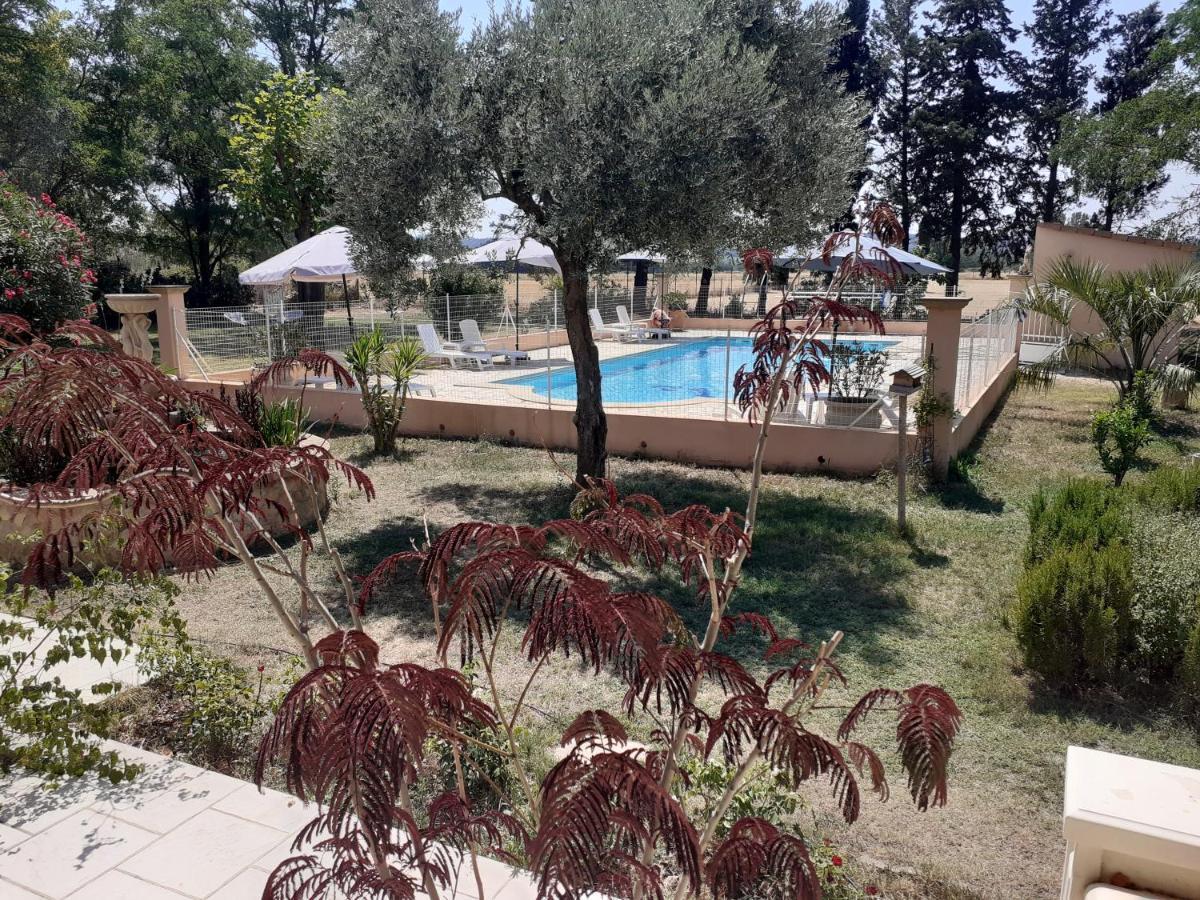 B&B Et Gite D'Ayran Saint-Quentin-la-Poterie Exteriér fotografie